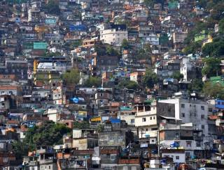 Rocinha é a maior favela do país e possui mais habitantes que dois terços dos municípios do RJ