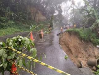 Engenheiros do DER fazem vistoria na estrada Paraty-Cunha