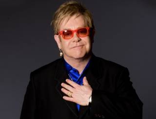 Elton John diz que perdeu a visão por causa de uma infecção