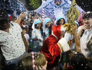 Natal da Cidadania, em Volta Redonda, é aberto com distribuição de brinquedos para as crianças