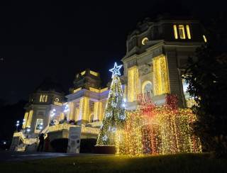 Palácio Guanabara ganha iluminação especial de Natal com árvore interativa