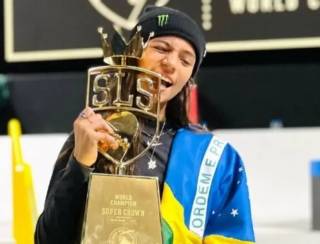 Larissa Leal, a Fadinha, se torna primeira tricampeã da Liga Mundial de skate