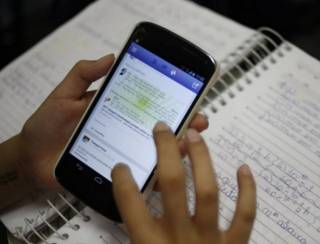 Senado aprova projeto para restringir uso de celular em escolas