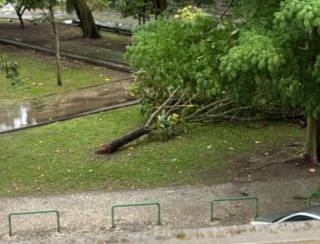 Chuva forte atinge o Rio de Janeiro e causa transtornos em vários bairros