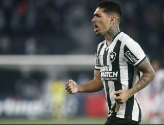 Botafogo acerta empréstimo de lateral-esquerdo ao Vitória