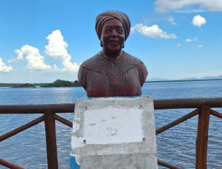 Busto de Maria Conga em Magé volta a sofrer ataque de vandalismo