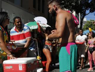 Riotur credencia 15 mil vendedores autônomos no Carnaval de Rua