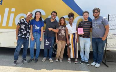 Moradores de Japeri ganham biblioteca volante na Praça Leny Ferreira