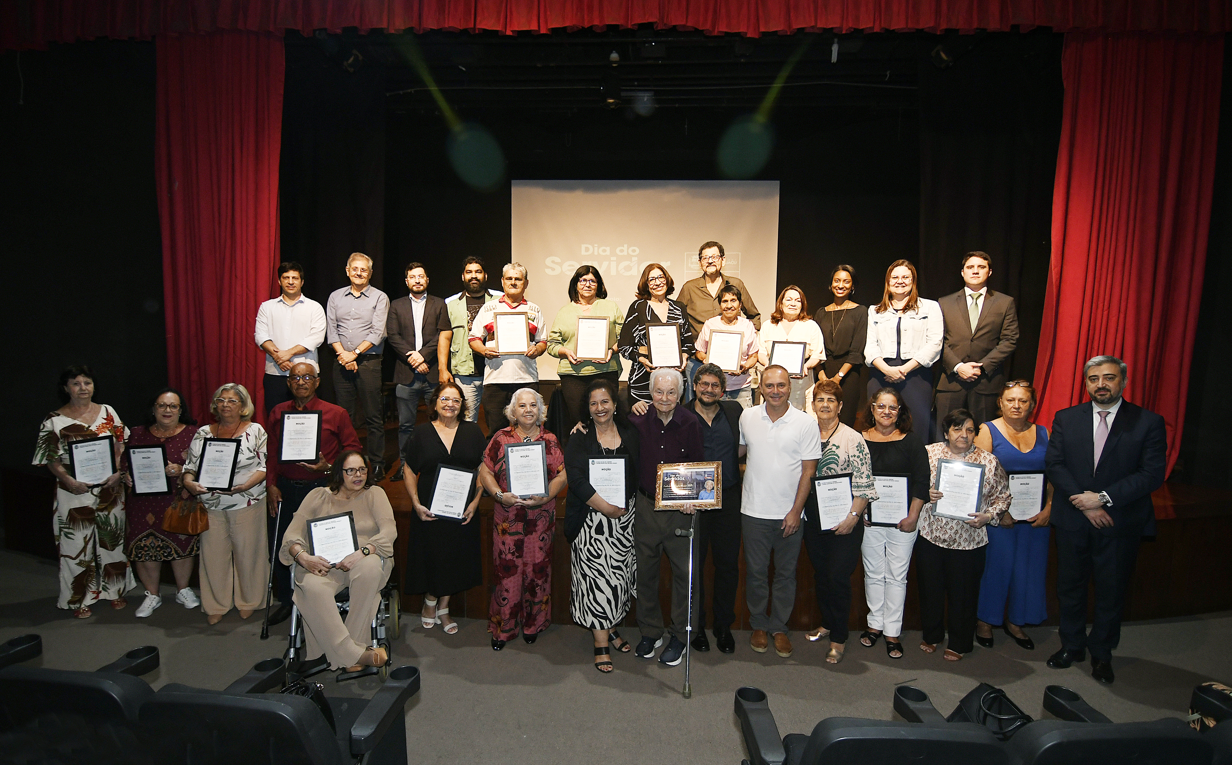 Prefeitura celebra servidores com mais de 50 anos de dedicação à Nova Iguaçu