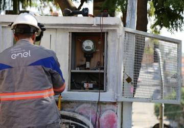 Abastecimento da Enel volta a apresentar problemas e clientes de Niterói e São Gonçalo ficam sem luz novamente