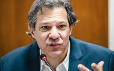 Haddad anuncia medidas para limitar alta do salário mínimo, combater supersalários do funcionalismo e aumentar isenção do IR