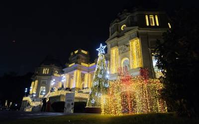 Palácio Guanabara ganha iluminação especial de Natal com árvore interativa