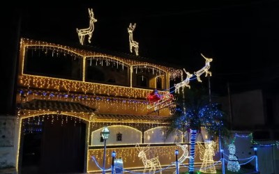 Casa em Queimados vira point por decoração de Natal com 30 mil luzes de LED