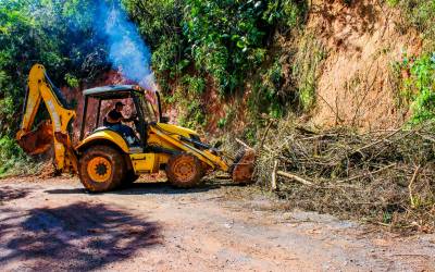 Prefeitura de Resende e DER trabalham para desobstrução na rj-151, no trecho entre Campo Alegre e Rio Preto