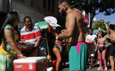 Riotur credencia 15 mil vendedores autônomos no Carnaval de Rua