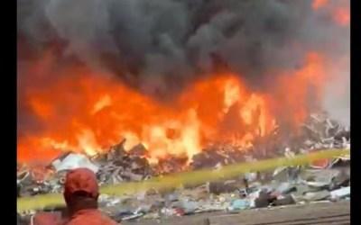 Incêndio atinge ferro-velho em Benfica e provoca reflexos no trânsito do Rio